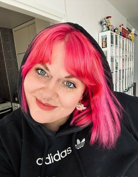 Naken lekkede OnlyFans-bilde av Heyhotheidifree