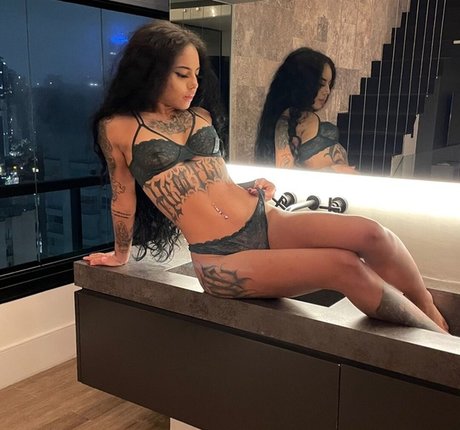 Foto nua vazada do OnlyFans de Valentina Naomi