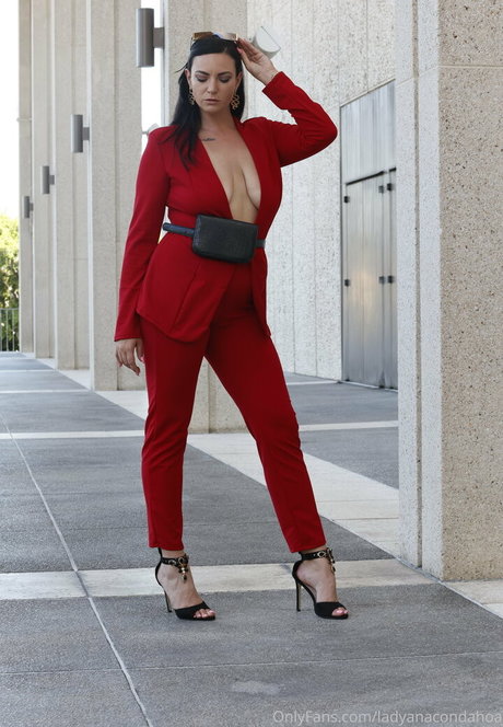 Ladyanacondahoa