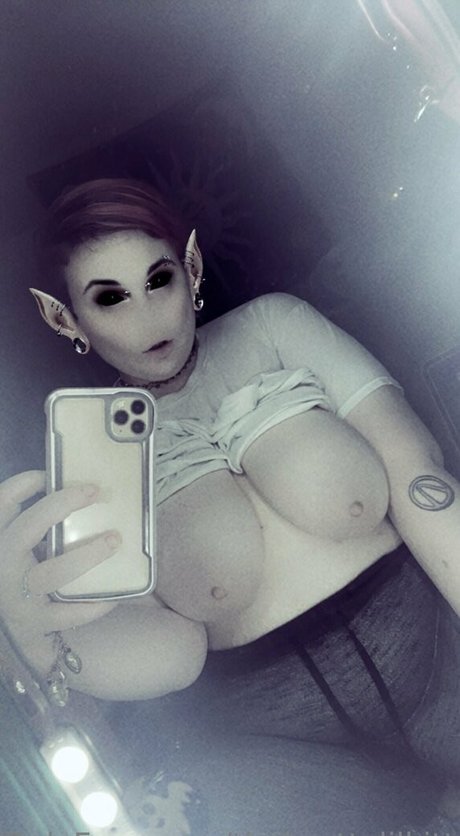 Nahá fotka uniklých OnlyFans od Thebrattylilkitten