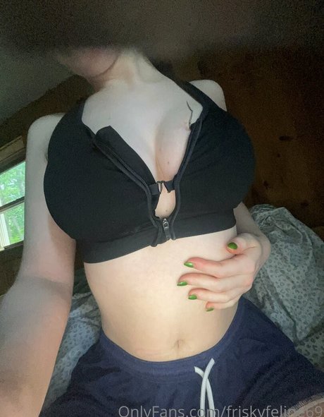 Alaston vuotanut OnlyFans-kuva Friskyfeline69
