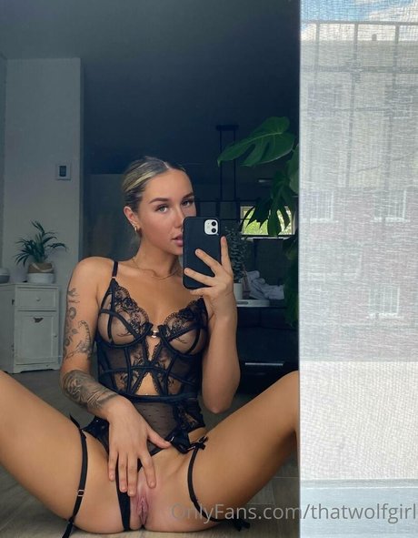 Naken lekkede OnlyFans-bilde av Thatwolfgirl