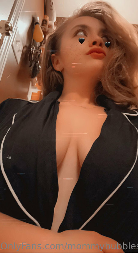 Naken lekkede OnlyFans-bilde av Mommy Bubbles 21