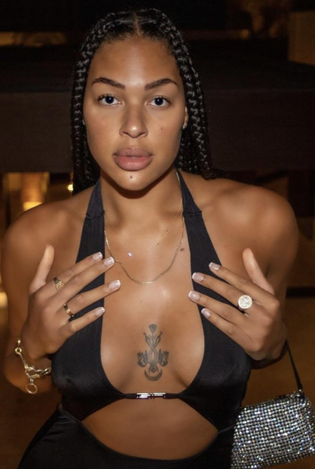 Elizabeth Cambage