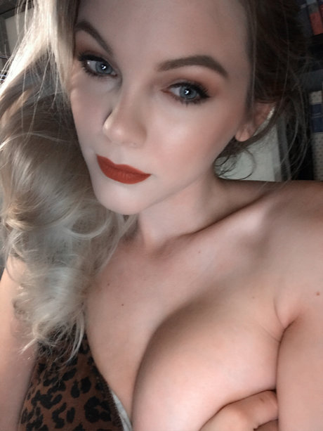 Nahá fotka uniklých OnlyFans od Ora Young