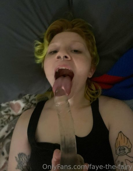 Naken lekkede OnlyFans-bilde av Fayethefairy