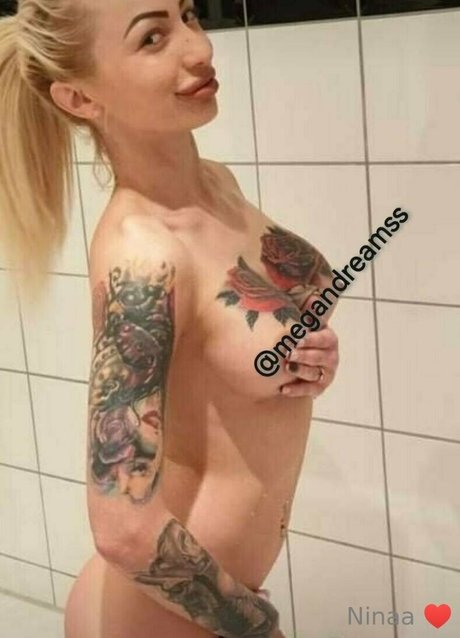 Naken lekkede OnlyFans-bilde av Onlyninaaa