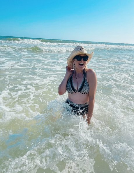 Naken lekkede OnlyFans-bilde av Elizabethcastravet