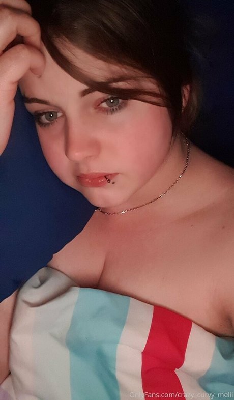 Nahá fotka uniklých OnlyFans od Crazycurvymelii