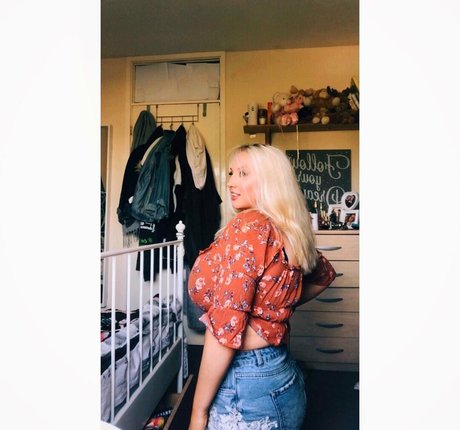 Nahá fotka uniklých OnlyFans od Shona Colson