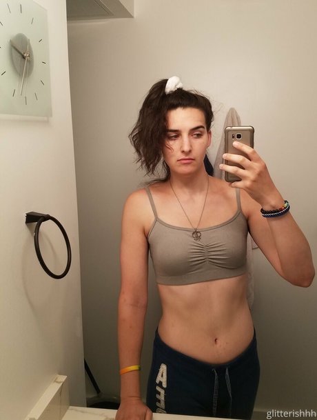 Naken lekkede OnlyFans-bilde av Glitterishhh