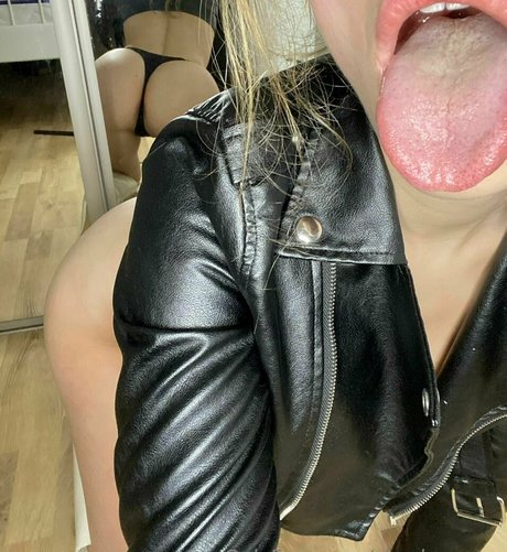 Naken lekkede OnlyFans-bilde av Skyaboveme