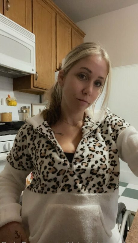 Naken lekkede OnlyFans-bilde av Thisgirlwheelsamputee