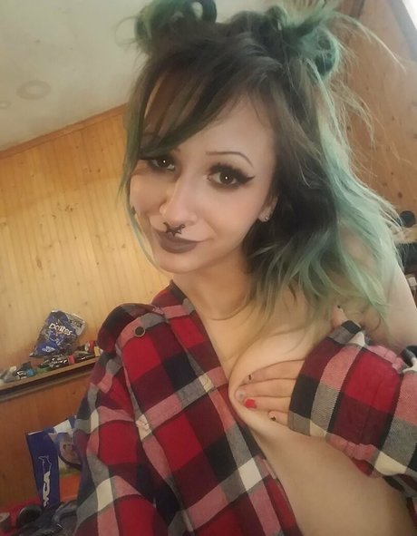 Naken lekkede OnlyFans-bilde av Anarchomilk