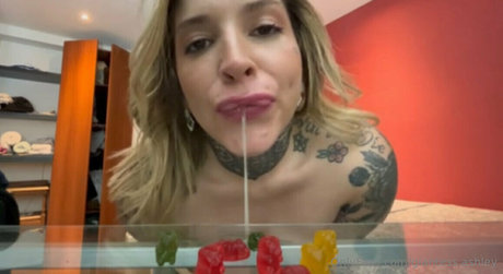 Giantessashley