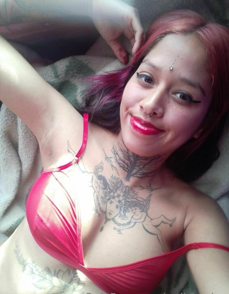 Naken lekkede OnlyFans-bilde av Redbunniee