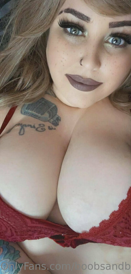 Обнаженная фотография утечки OnlyFans от Boobsandbourbonfree