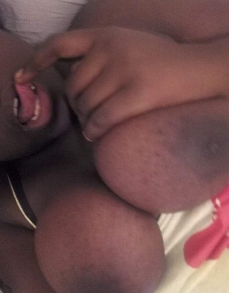 Naken lekkede OnlyFans-bilde av Tajupiternoir
