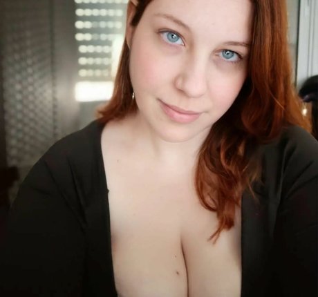Naken läckt OnlyFans-bild av Redheadanne