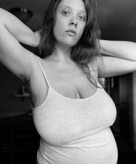 Nahá fotka uniklých OnlyFans od Ivie Walker