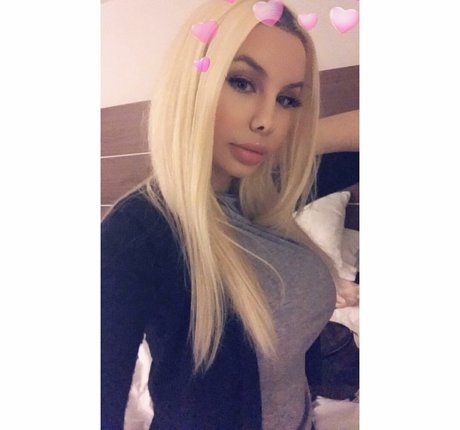 Simoniliciousxxx