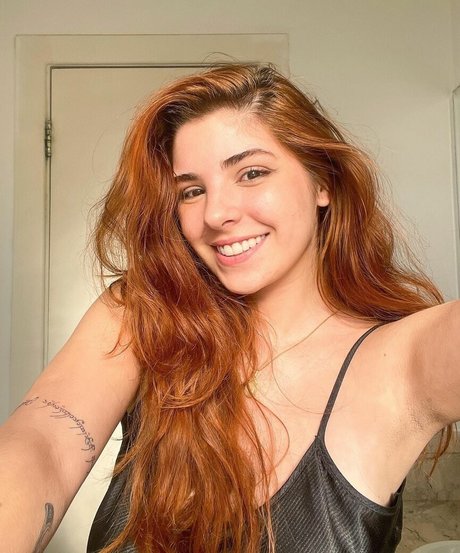 Foto di nudo di fuga di OnlyFans di Isadora Basile