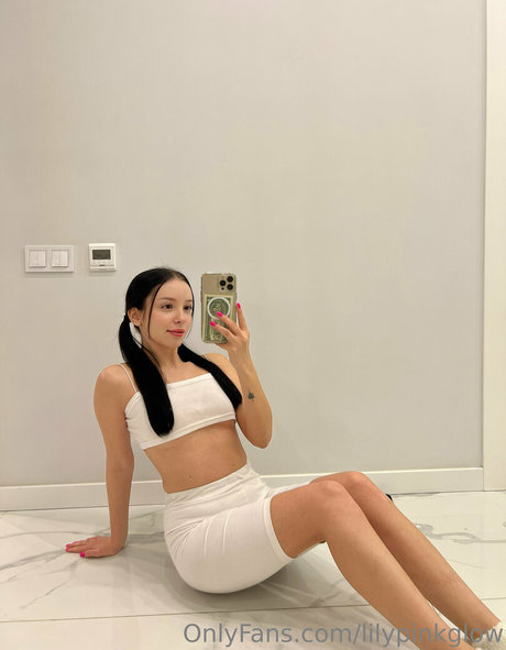 Nagie wyciekłe zdjęcie OnlyFans od Lilypinkglow