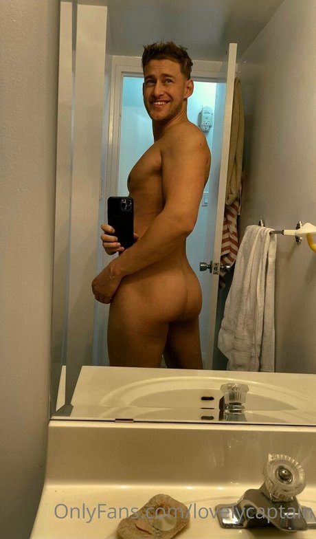 Naken lekkede OnlyFans-bilde av Lovelycaptain