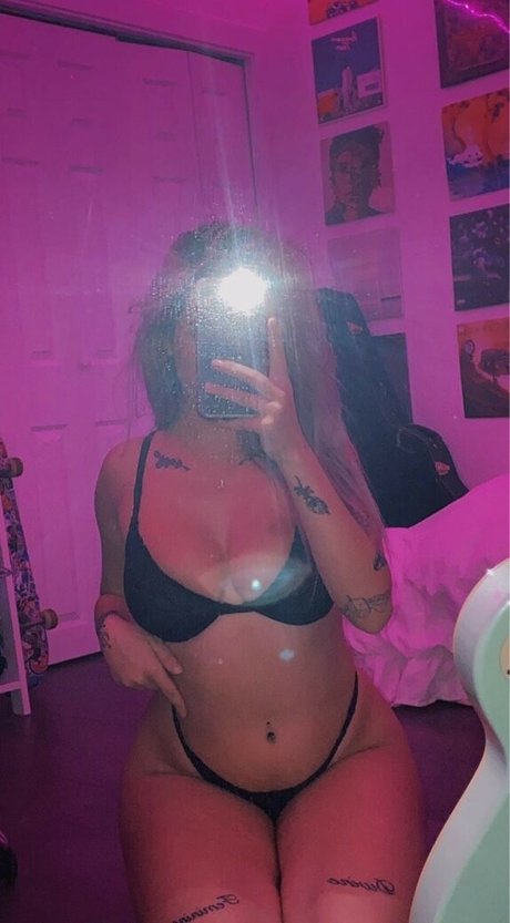 Naken lekkede OnlyFans-bilde av Nikita Dortch