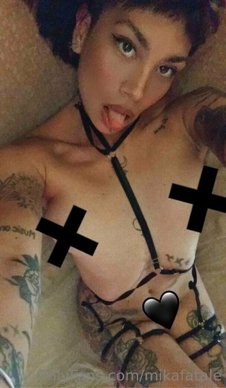 Naken lekkede OnlyFans-bilde av Mikafatale