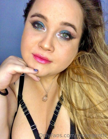 Naken lekkede OnlyFans-bilde av Moongentle