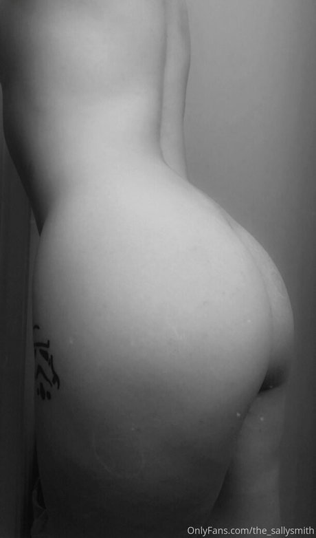 Naakte gelekte OnlyFans-foto van Thesallysmith