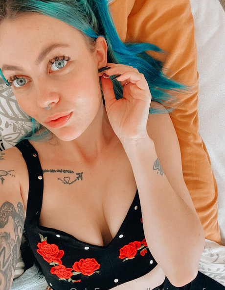 Naken lekkede OnlyFans-bilde av Lottienovafree