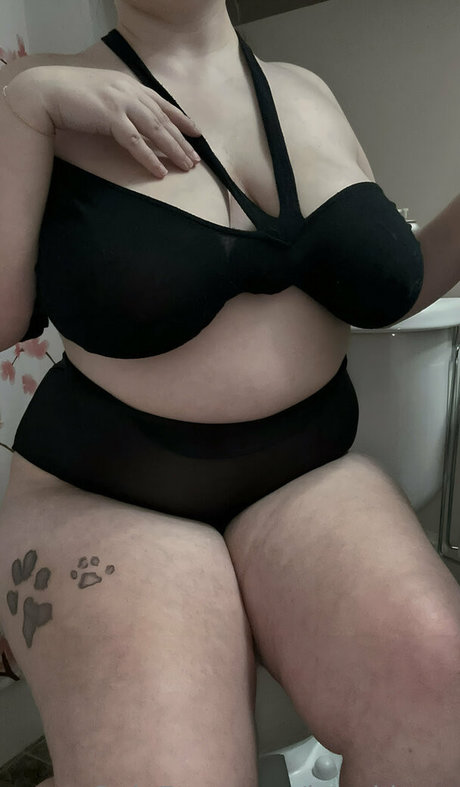Naken läckt OnlyFans-bild av Knotkitten