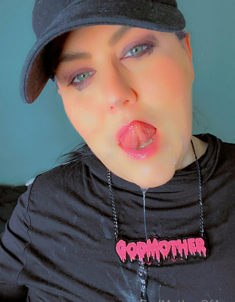 Godmotherofassfree OnlyFans