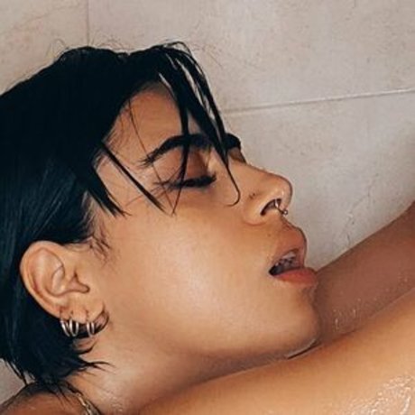 Naken lekkede OnlyFans-bilde av Leslyabrahamof