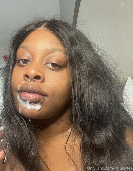Nahá fotka uniklých OnlyFans od Itsjuicytee