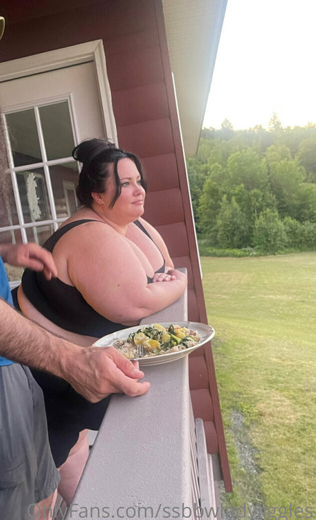 Ssbbwladyjiggles