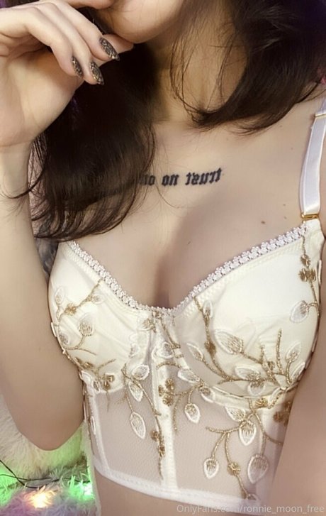 Ronniemoonfree OnlyFans 유출 누드 사진