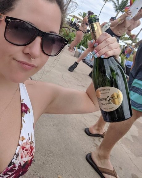 Naakte gelekte OnlyFans-foto van Renee