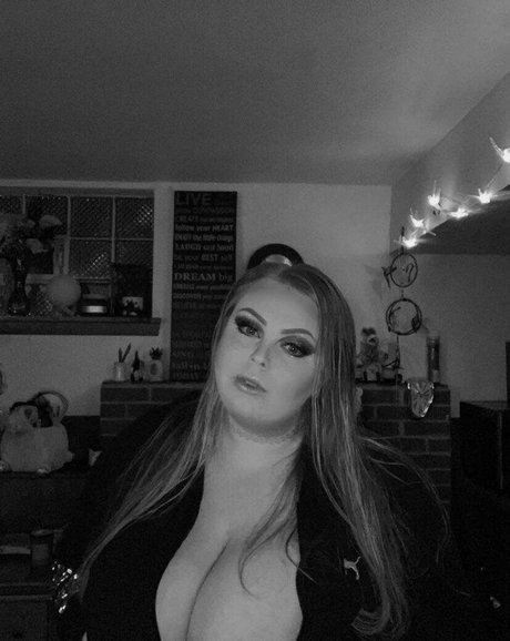 Foto di nudo di fuga di OnlyFans di Danie Marie