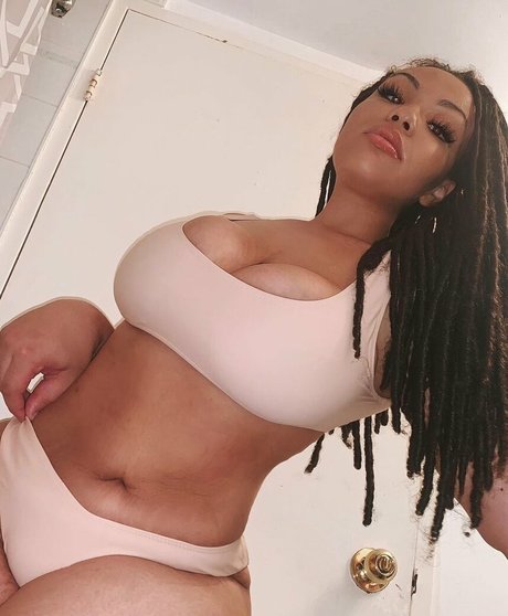 Naken lekkede OnlyFans-bilde av Teeee