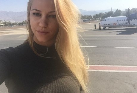 Nicolle A