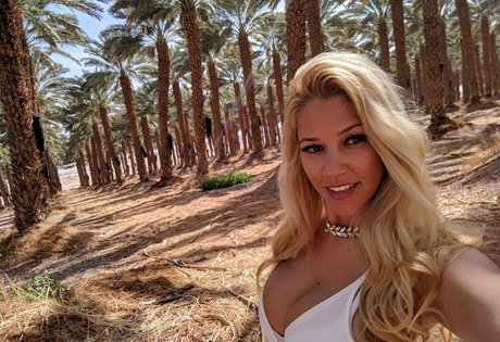 Nicolle A