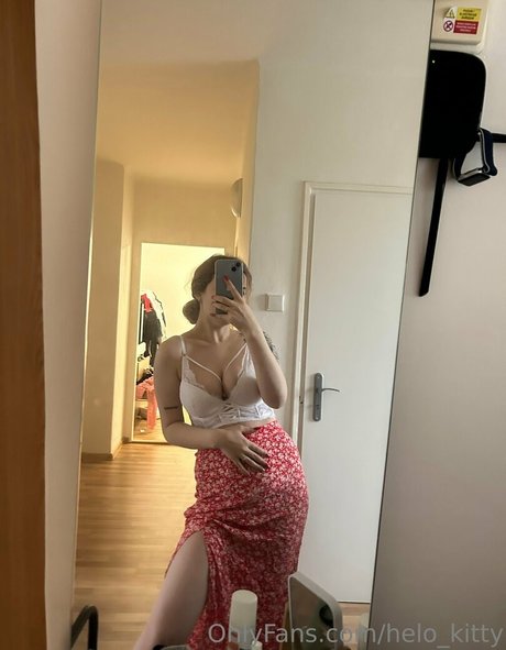 Nahá fotka uniklých OnlyFans od Helokitty