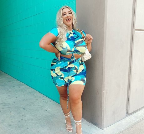 Naken lekkede OnlyFans-bilde av Taya Christian