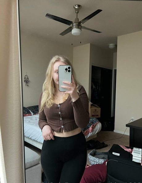 Alasti lekkinud OnlyFans-i pilt Barbie1808