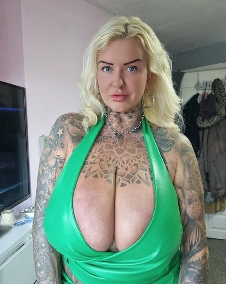 Foto di nudo di fuga di OnlyFans di Katherine Masterman