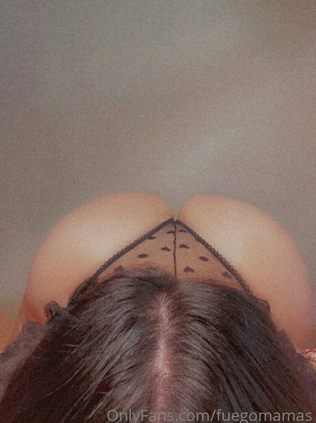 Alaston vuotanut OnlyFans-kuva Fuegomamas