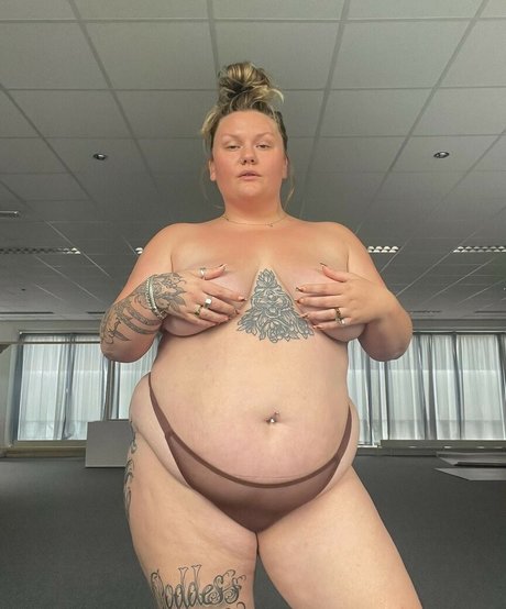 Naken lekkede OnlyFans-bilde av Lovaeij
